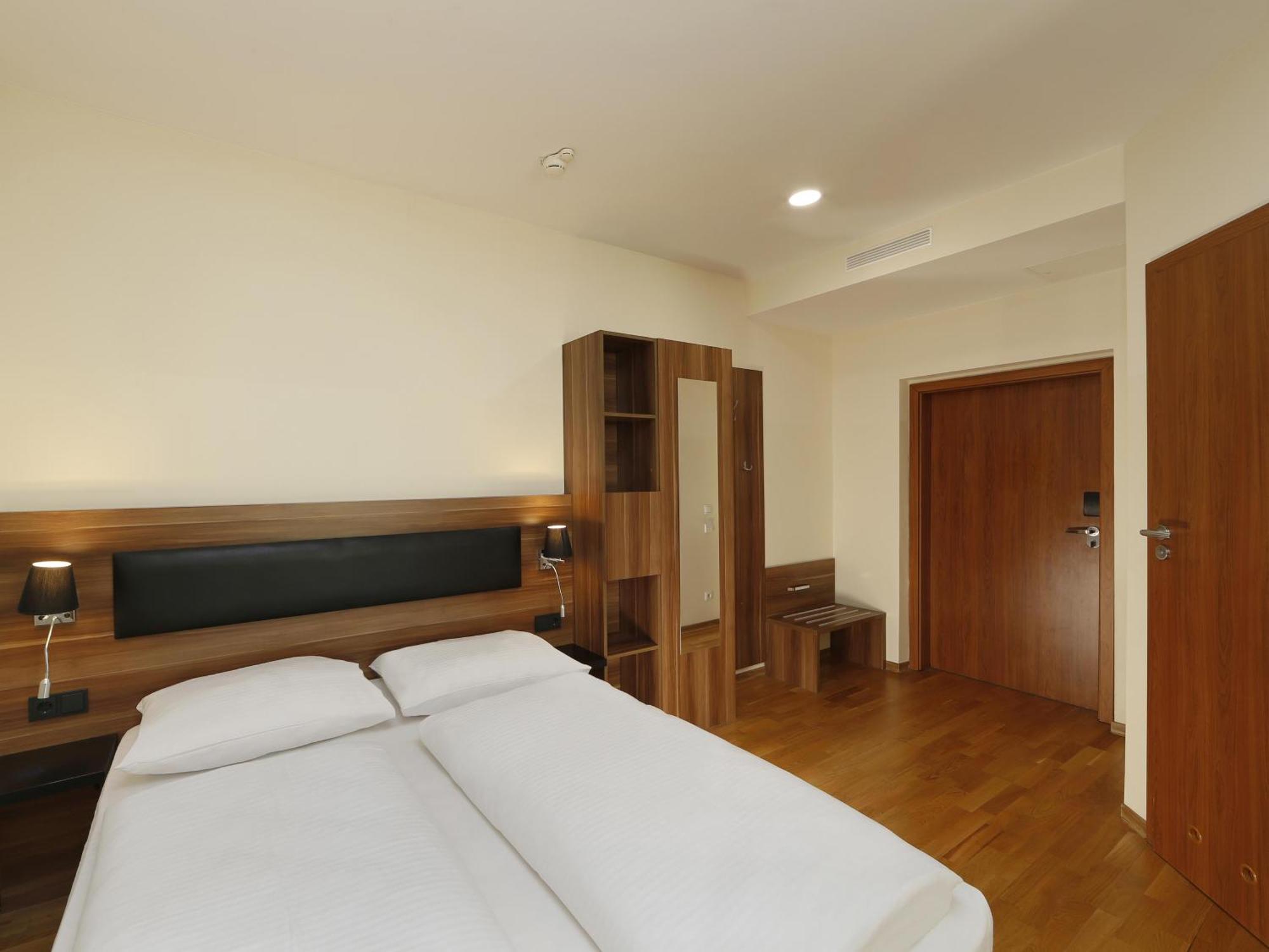 B&B Hotel Berlin-Adlershof Dış mekan fotoğraf