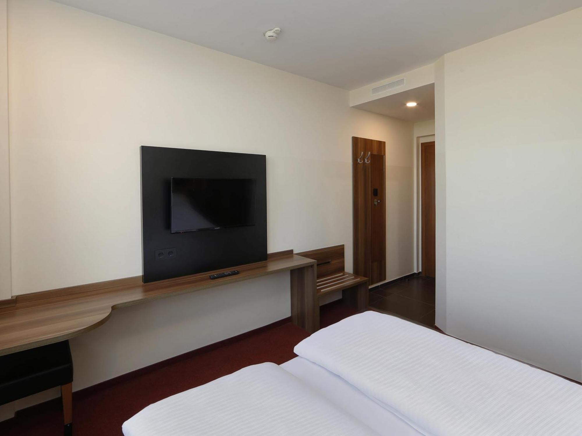B&B Hotel Berlin-Adlershof Dış mekan fotoğraf