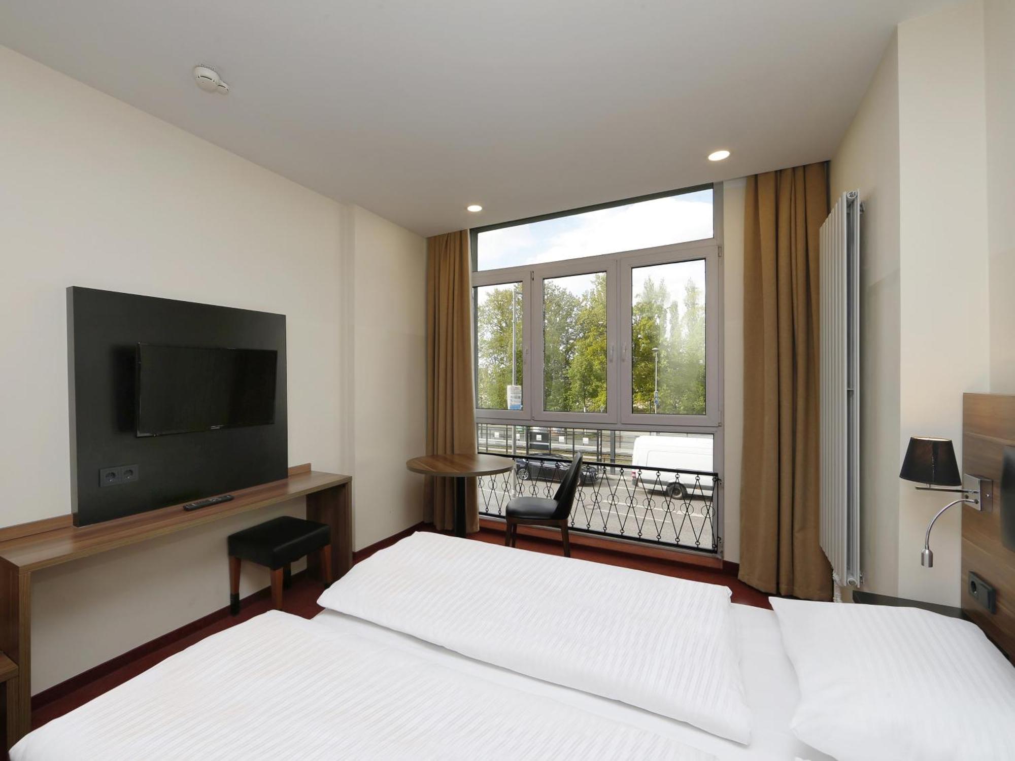 B&B Hotel Berlin-Adlershof Dış mekan fotoğraf