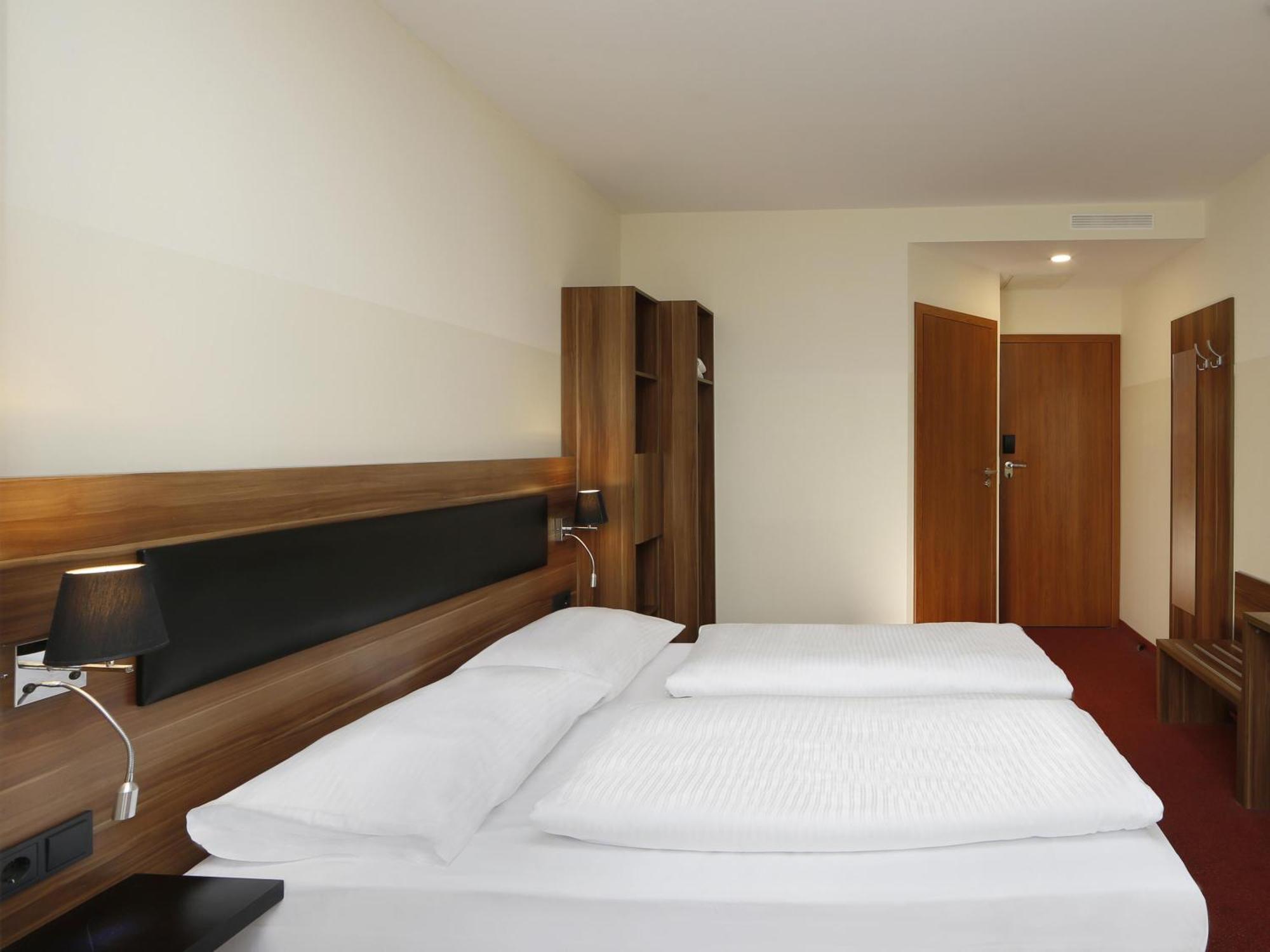 B&B Hotel Berlin-Adlershof Dış mekan fotoğraf