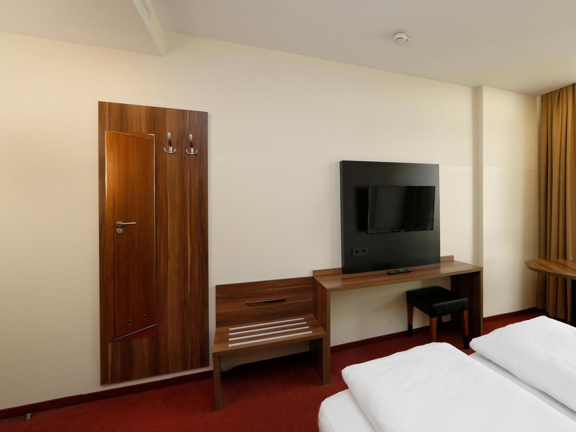B&B Hotel Berlin-Adlershof Dış mekan fotoğraf