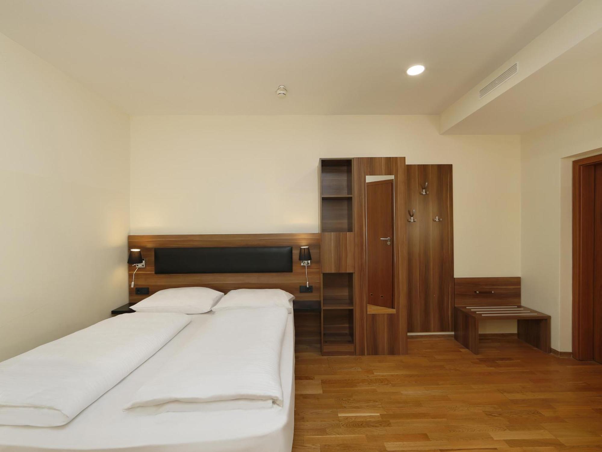 B&B Hotel Berlin-Adlershof Dış mekan fotoğraf