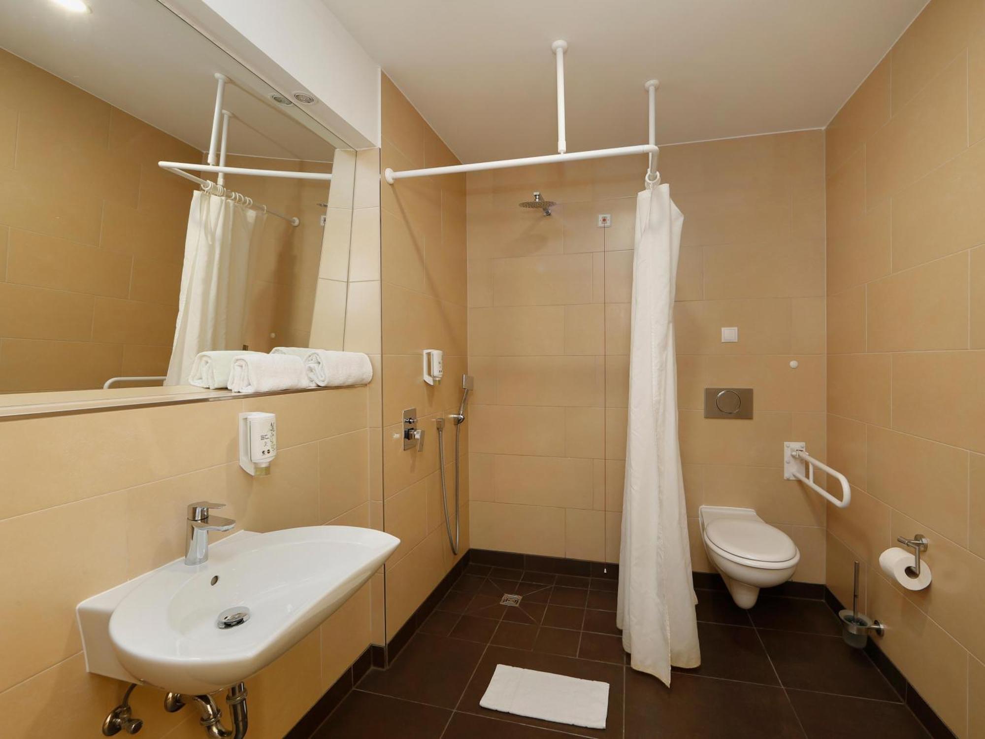 B&B Hotel Berlin-Adlershof Dış mekan fotoğraf