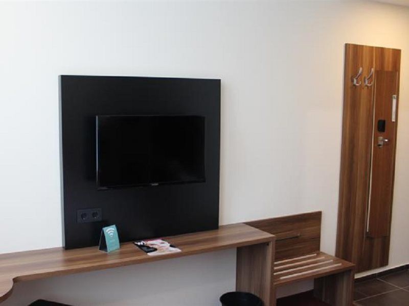 B&B Hotel Berlin-Adlershof Dış mekan fotoğraf